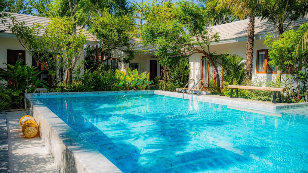 a swimming pool in front of a house at Nainan resotel ในน่าน รีโซเทล in Nan