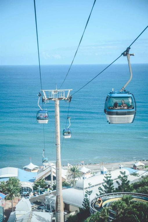 a group of people riding a gondola over the ocean at 5 Loaves 2 Fish B&amp;B in Hualien City