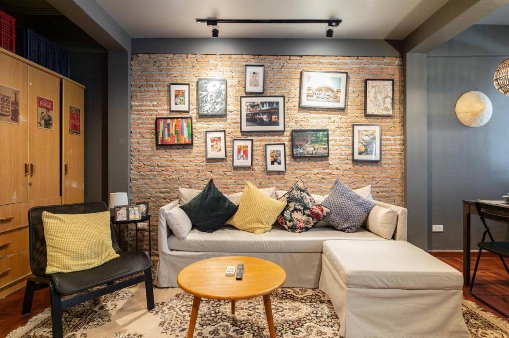 Posezení v ubytování Tuk Tuk House 250m from MRT Sirikit
