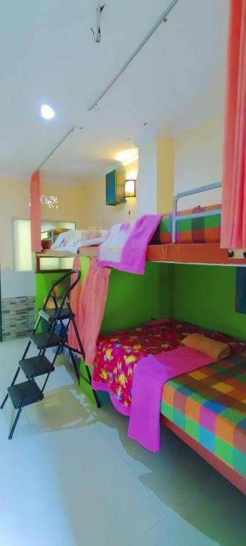 Postel nebo postele na pokoji v ubytování GreenView Backpacker INN