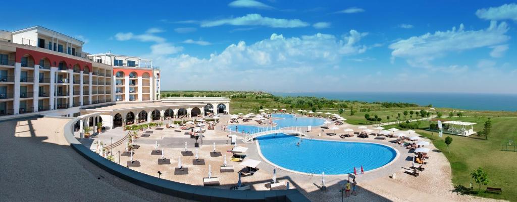 O vedere a piscinei de la sau din apropiere de Lighthouse Golf & Spa Hotel