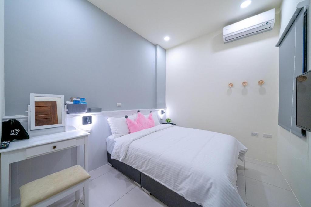 Ένα ή περισσότερα κρεβάτια σε δωμάτιο στο Little House Homestay