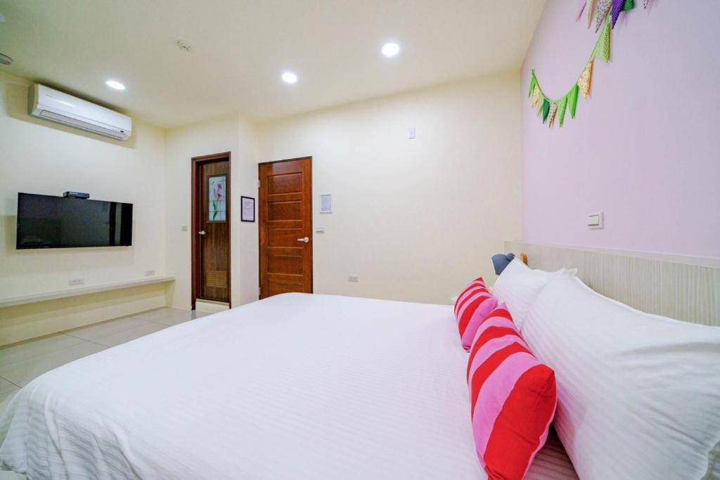 Μια τηλεόραση ή/και κέντρο ψυχαγωγίας στο Little House Homestay