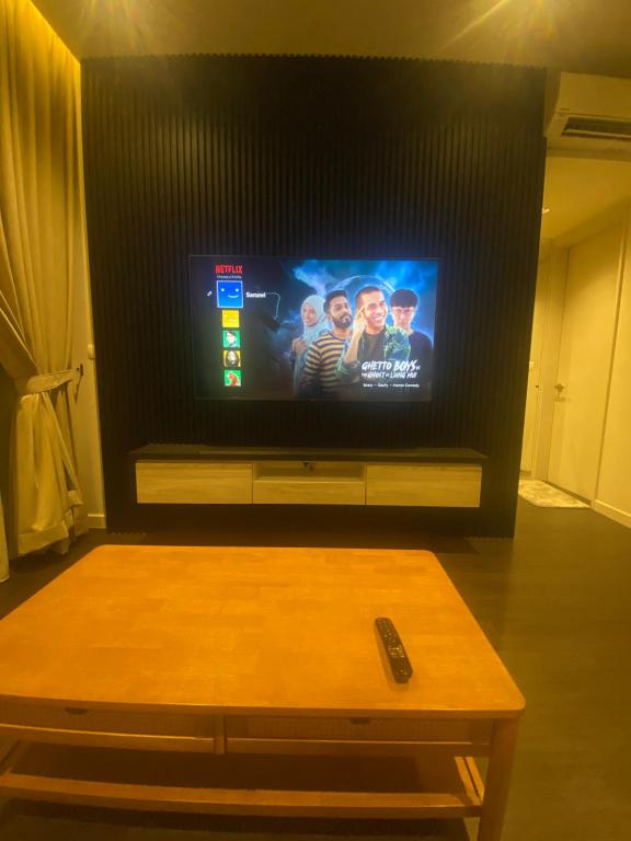 TV a/nebo společenská místnost v ubytování Datum Jelatek - KLCC Sky Ring Linked To LRT & Mall by AwNa