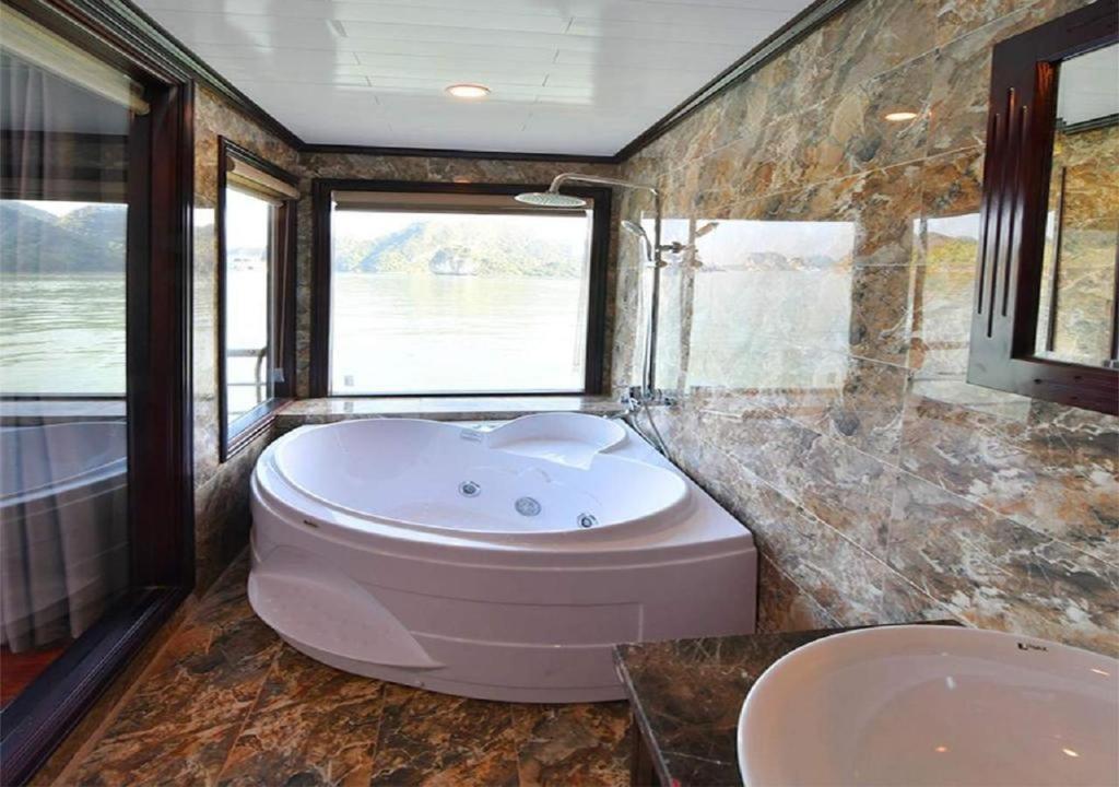 Halong Sapphire Cruises - 3