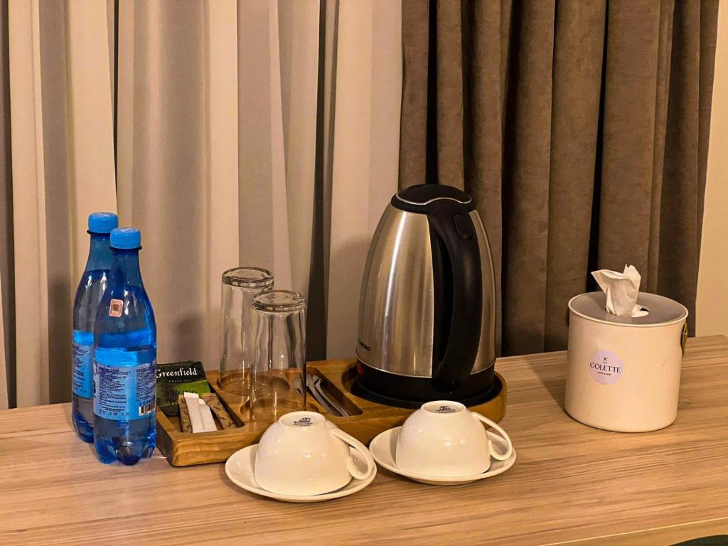 Příslušenství pro přípravu čaje a kávy v ubytování Colette Hotel