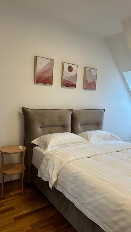 Postel nebo postele na pokoji v ubytování City Apartment Sankt Pölten