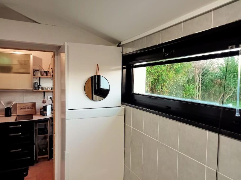 Kuchyň nebo kuchyňský kout v ubytování Gîte La Fontaine des Prés