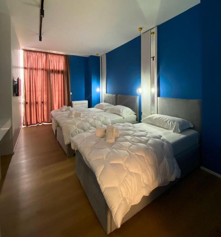 Capital Suites Center - Triple Room With Balcony