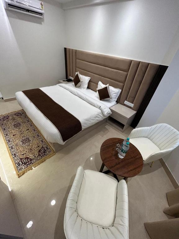 Postel nebo postele na pokoji v ubytování Hotel President