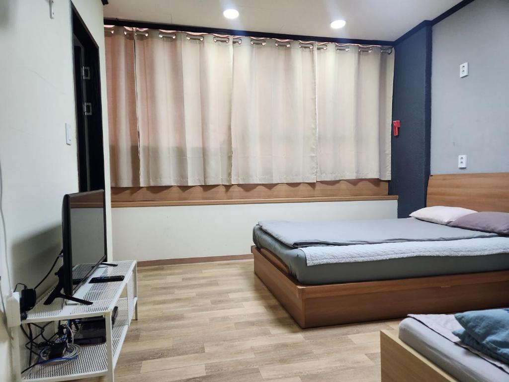 Sokcho & Guesthouse - Habitación Triple Con Baño Privado