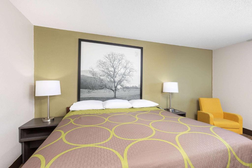 Super 8 by Wyndham Johnson City - Habitación Con Cama Extragrande - No Fumadores