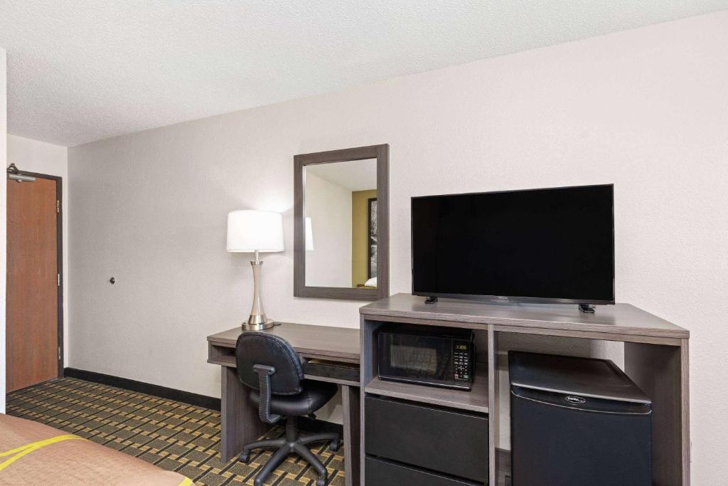 Super 8 by Wyndham Johnson City - Habitación Con 2 Camas Grandes - No Fumadores