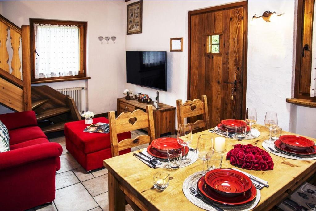 TV a/nebo společenská místnost v ubytování Bijoux Des Alpes - Mont Blanc Village