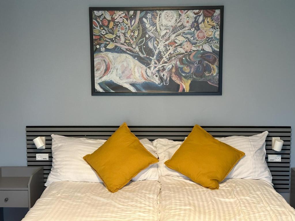 Postel nebo postele na pokoji v ubytování Lynge kro & Hotel