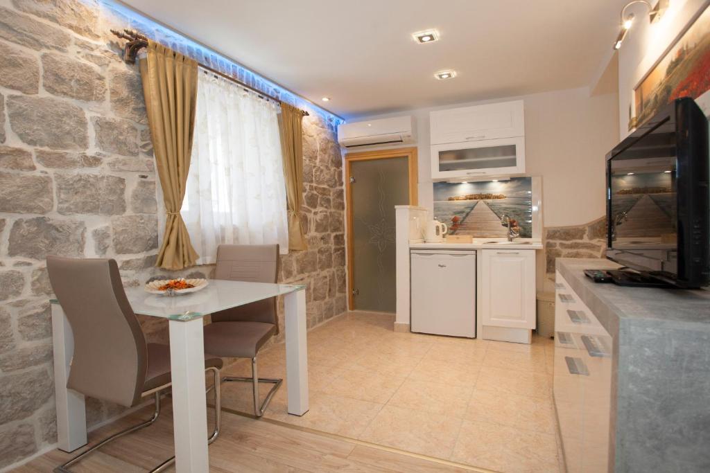 Kuchyň nebo kuchyňský kout v ubytování House Sandra 2
