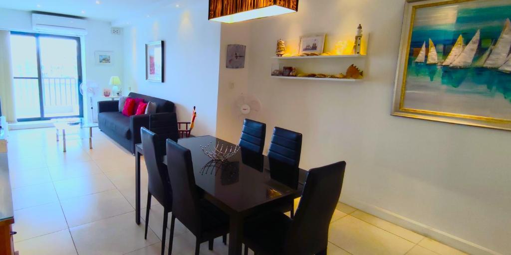 Area soggiorno di Unobstructred seaviews, 2BR, Kingbeds, Fully ACd