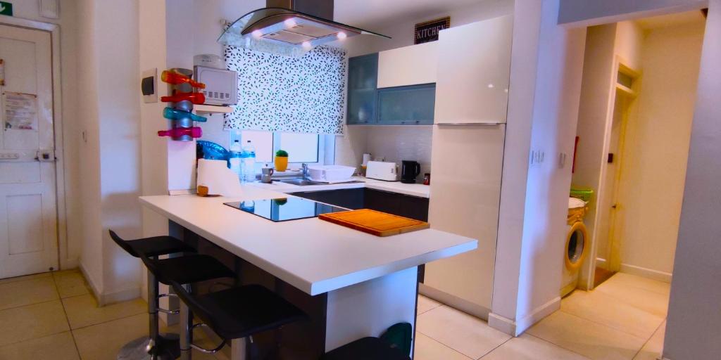 Cucina o angolo cottura di Unobstructred seaviews, 2BR, Kingbeds, Fully ACd