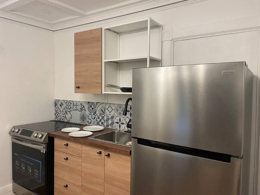 Kuchyň nebo kuchyňský kout v ubytování Belle Isle Cottage - 1905 Historic Home near city