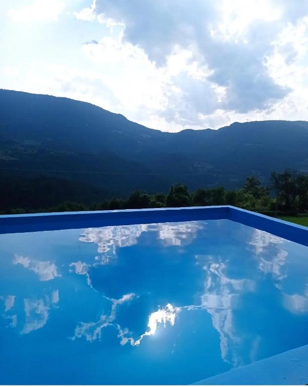 Splošen pogled na gorovje oz. razgled na gore, ki ga ponuja počitniška hiška