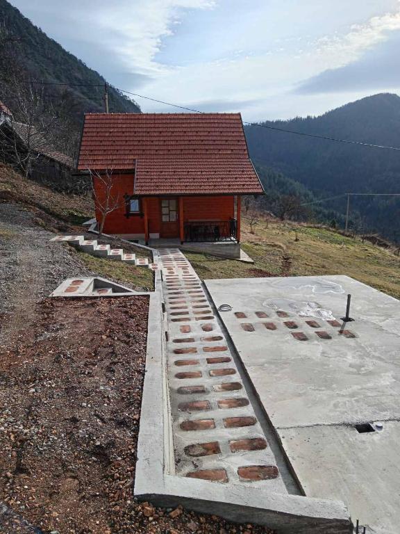 Splošen pogled na gorovje oz. razgled na gore, ki ga ponuja počitniška hiška