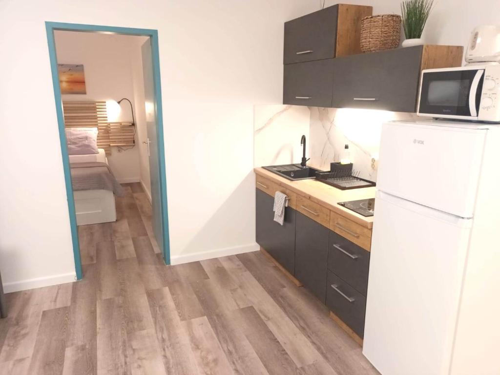 Kuchyň nebo kuchyňský kout v ubytování Villa Lara Apartments