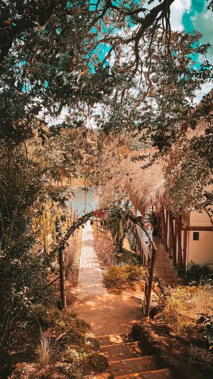 Un jardín fuera de Ibuku Hotel Guatapé - Chalets