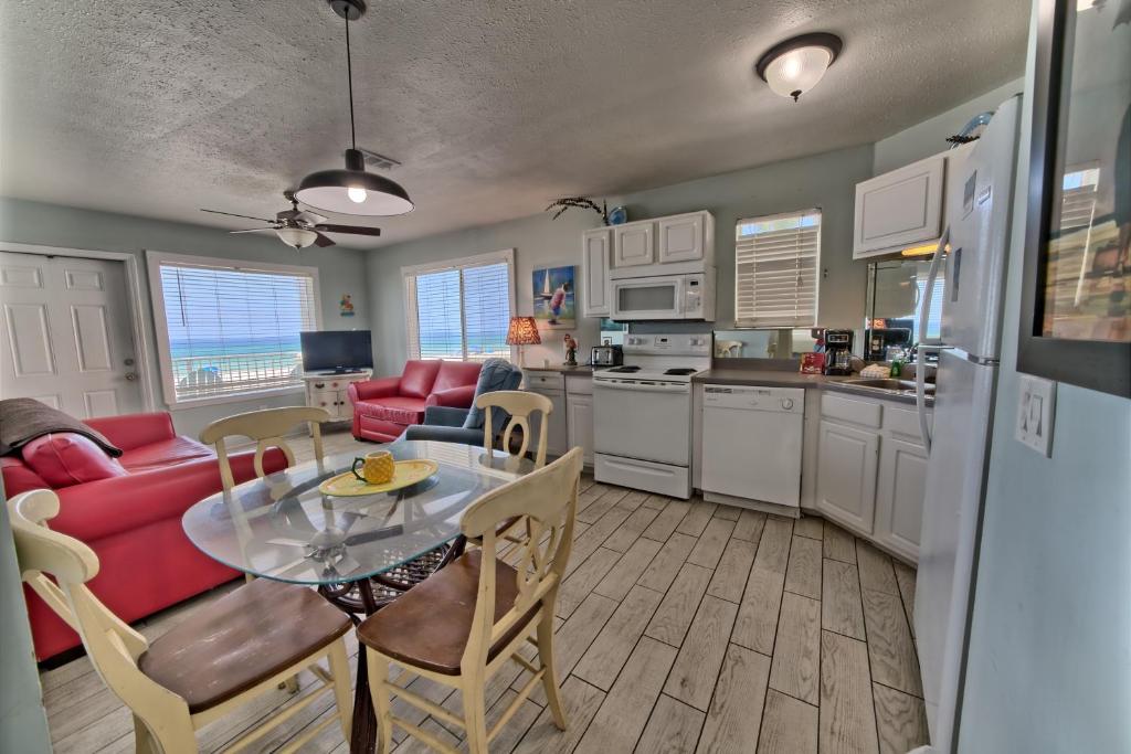 Pineapple Villas - Two-Bedroom Beachfront Villa 17