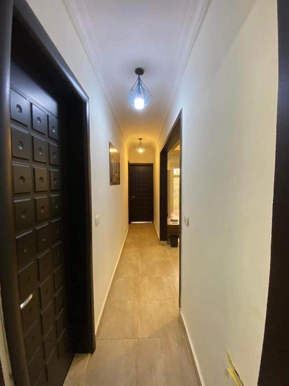 Fotografie z fotogalerie ubytování Luxurious, fully furnished and well equipped apartment with modern amenities, stunning views, and convenient location for remote work or studying from home v destinaci Madinaty