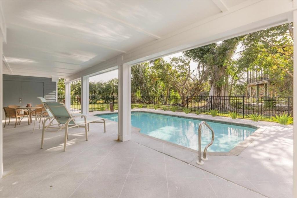 Бассейн в 5294 Umbrella Pool Rd home или поблизости