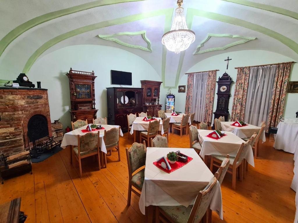 TV a/nebo společenská místnost v ubytování Armenopolis - Adults Only