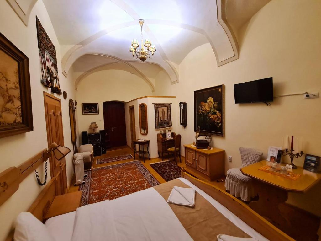 TV a/nebo společenská místnost v ubytování Armenopolis - Adults Only