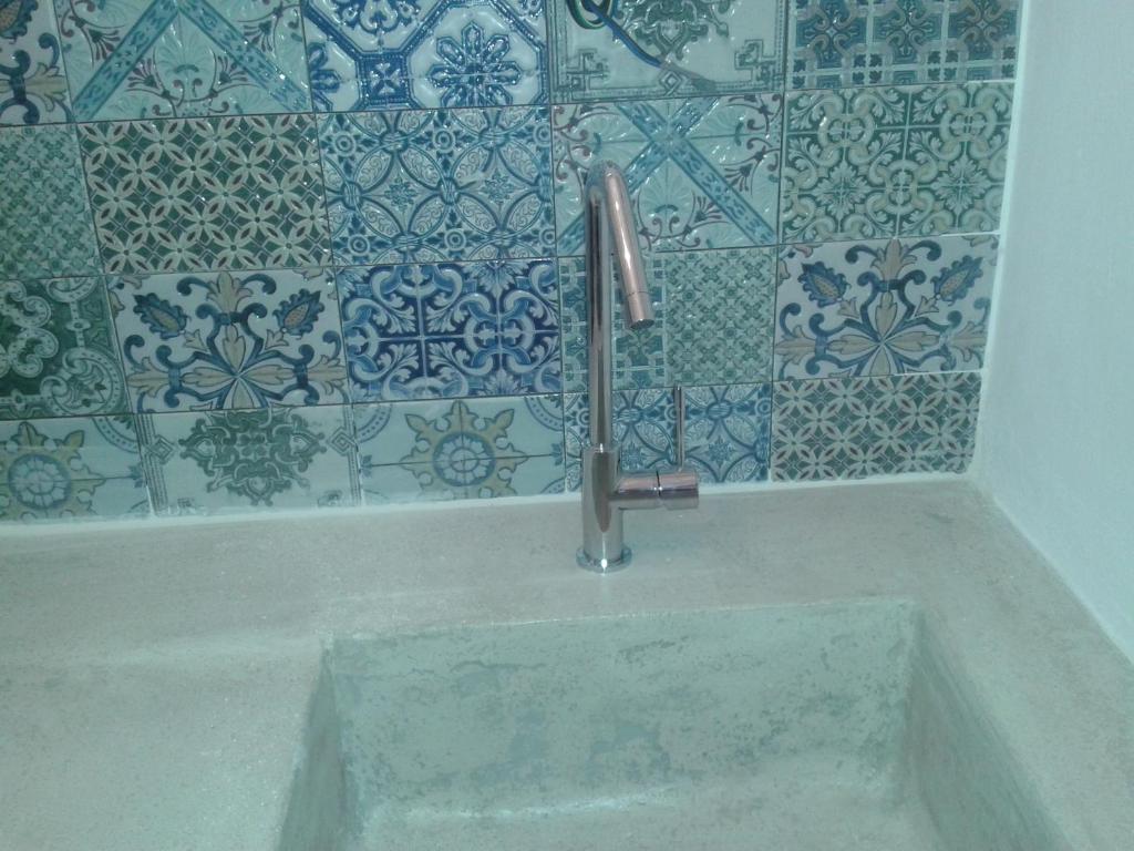 A bathroom at Trulli Spinosa
