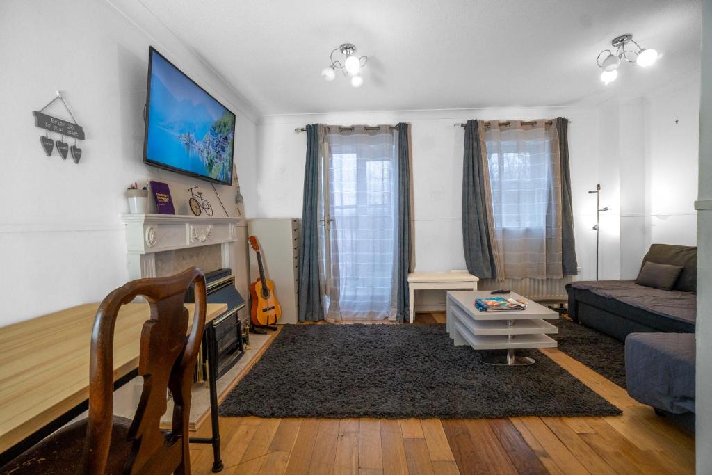 Lake view private room, desk, 1 Gbps net, free parking
