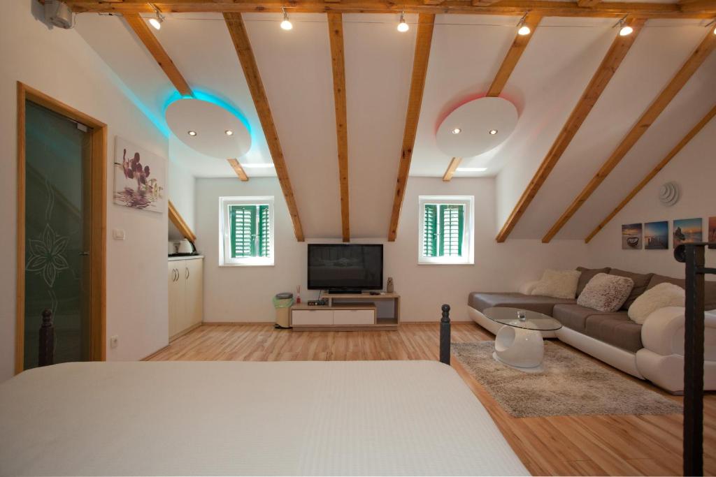 TV a/nebo společenská místnost v ubytování House Sandra 2