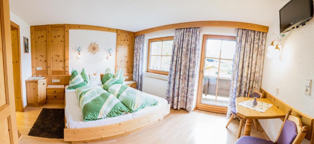 Postel nebo postele na pokoji v ubytování Landhaus Gemsenblick