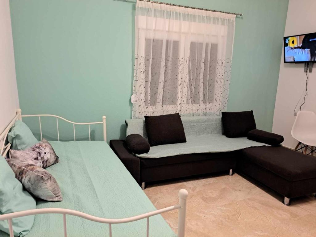 Ліжко або ліжка в номері Aggeliki apartment