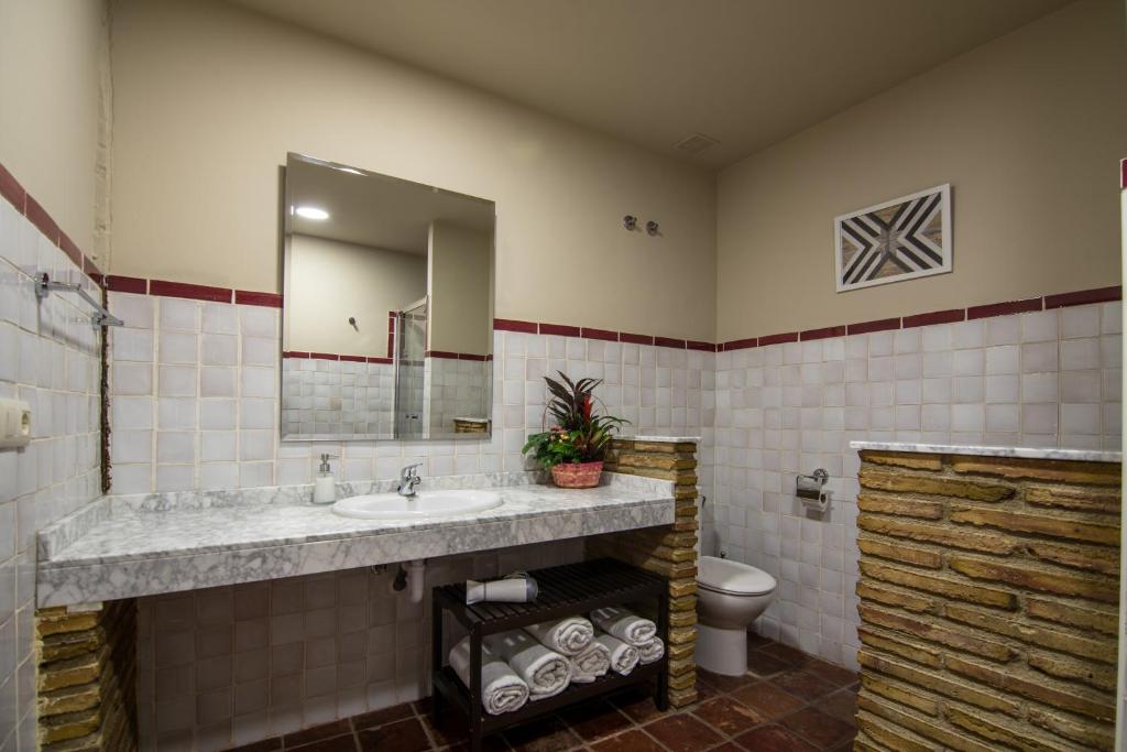 A bathroom at Haro Apartments