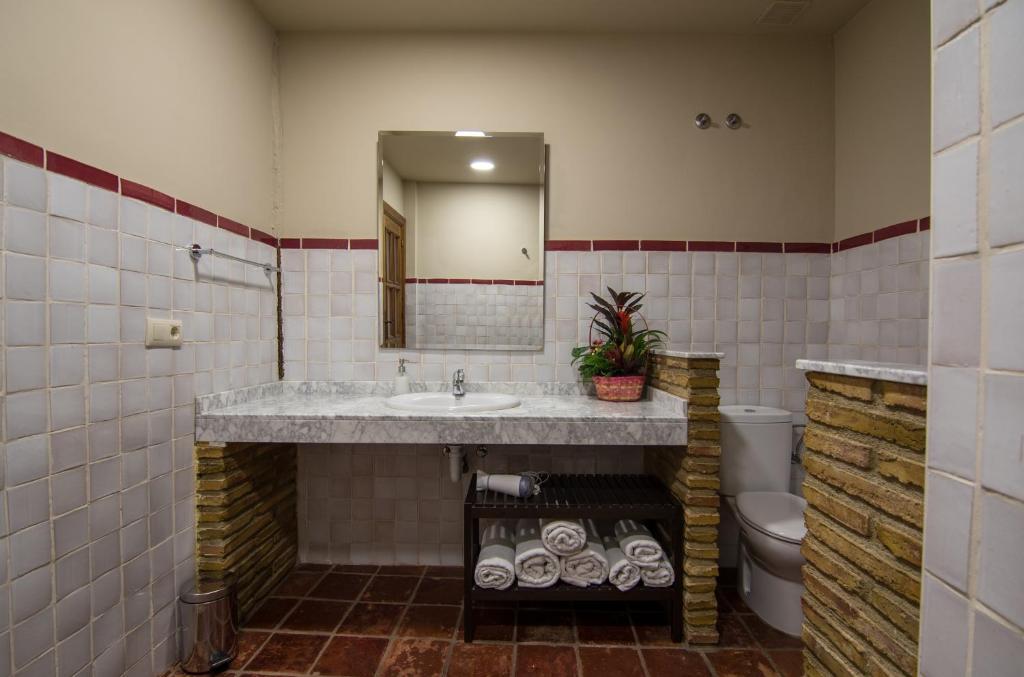 A bathroom at Haro Apartments