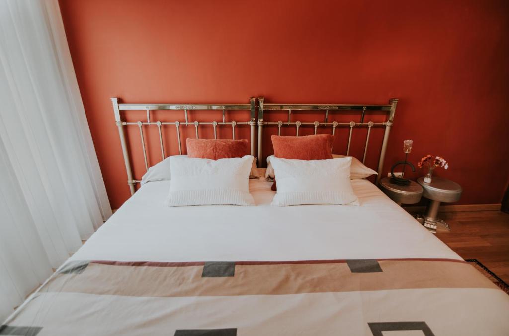 A bed or beds in a room at Haro Apartments