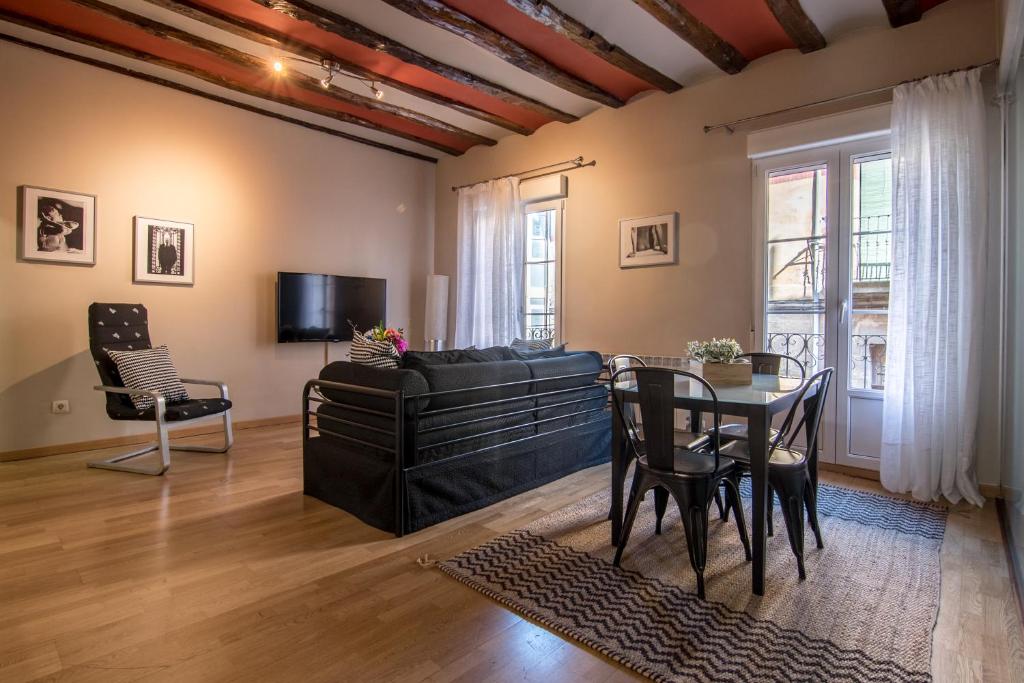 A television and/or entertainment centre at Haro Apartments