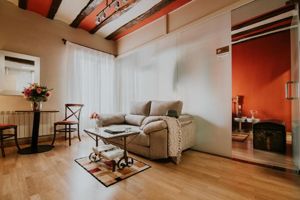 A seating area at Haro Apartments