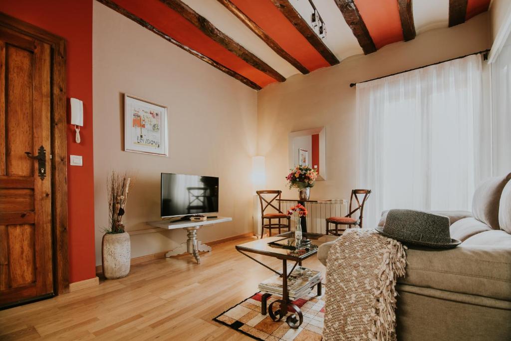 A television and/or entertainment centre at Haro Apartments