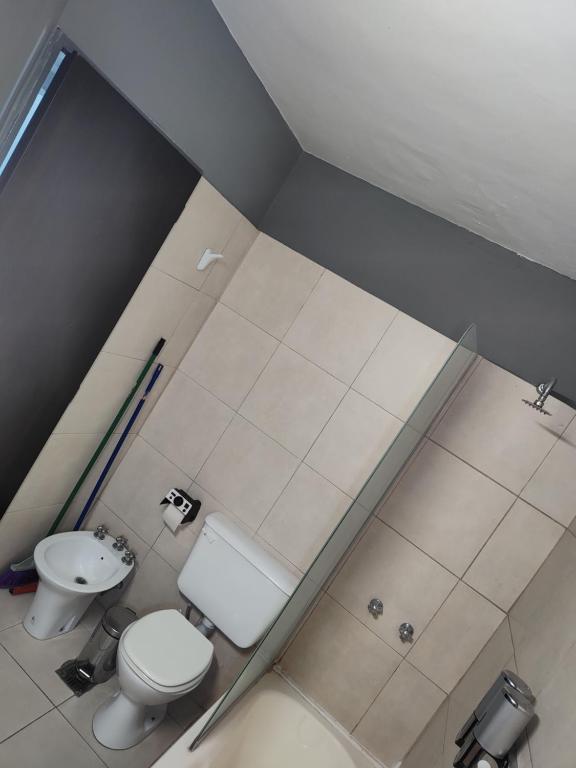 Ένα μπάνιο στο Diferente, moderno, a metros de plaza principal