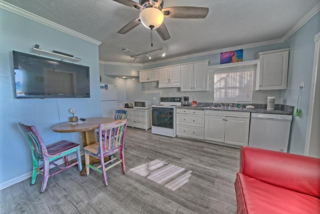 Pineapple Villas - Two-Bedroom Beachfront Villa 18