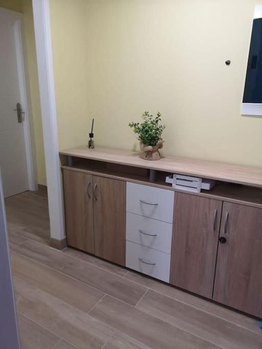 Kuchyň nebo kuchyňský kout v ubytování Hostal Mari en La Laguna, alquiler habitación privada en hostal, 6 habitaciones cerca de la universidad y aeropuerto Norte, 3 baños compartidos