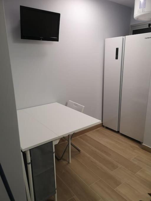 TV a/nebo společenská místnost v ubytování Hostal Mari en La Laguna, alquiler habitación privada en hostal, 6 habitaciones cerca de la universidad y aeropuerto Norte, 3 baños compartidos