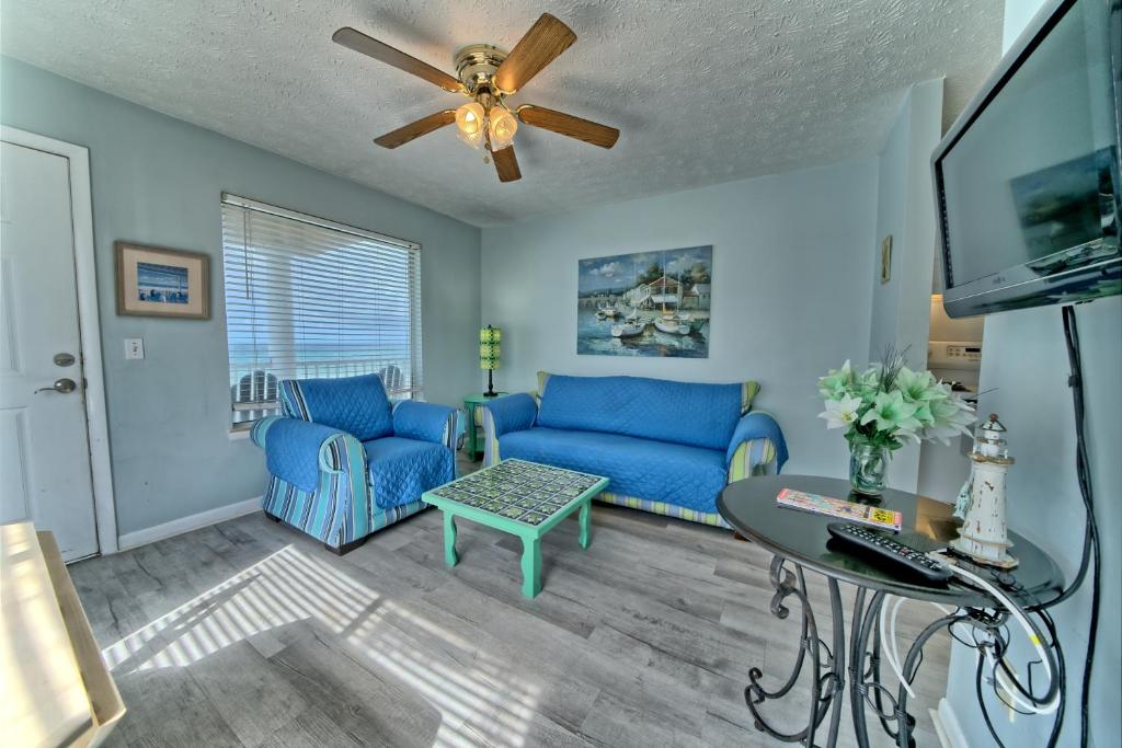Pineapple Villas - One-Bedroom Beachfront Villa 21