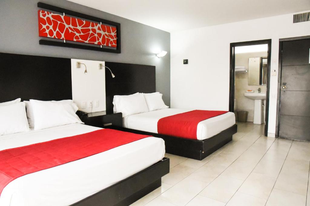 Postel nebo postele na pokoji v ubytování Hotel Expo Plaza Business and Family Guadalajara