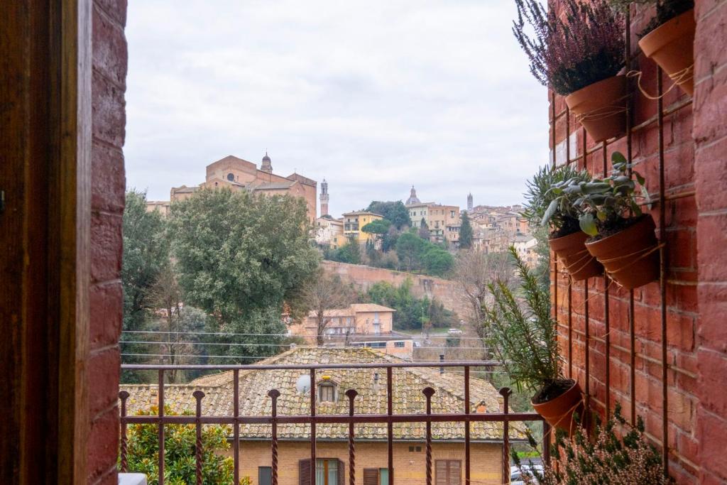 Nespecifikovaný výhled na destinaci Siena nebo výhled na město při pohledu z apartmánu